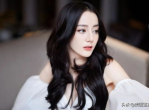 迪丽热巴：光影交织，演绎氛围感满分女神风采